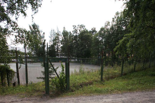 Jyväskylä Yliopiston kampuksen tenniskenttä Hanna Tyvelä 28.7.2011