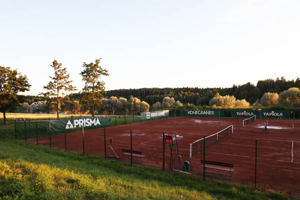 Hämeenlinna Aulangon tenniskenttä. Hanna Tyvelä 19.8.2011