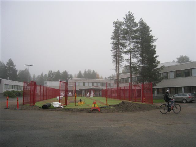 Kuva: Rovaniemi Ounasvaaran lukion sisäpiha. Hilkka Högström 2011
