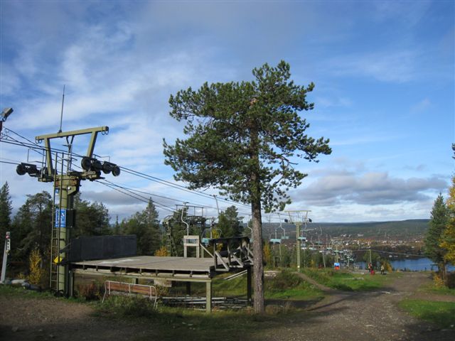 Kuva: Rovaniemi Ounasvaaran hotellin rinnehissi. Hilkka Högström 2011