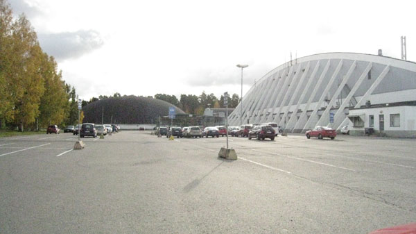 Kuva: Tampere Hakametsän harjoitusjäähalli 2 ja Hakametsän jäähalli. Hilkka Högström 2011