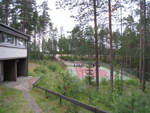Sotkamo Motelli Vuokatin tenniskenttä. Hilkka Högström 2011