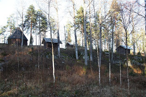 Raasepori Kisakeskuksen vanhat leirimajat. Hanna Tyvelä 2011