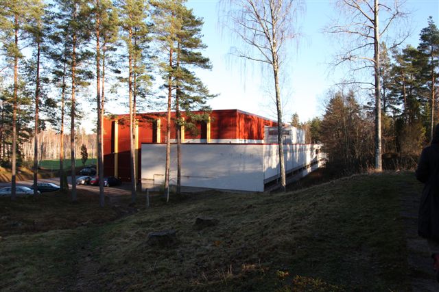 Raasepori Kisakeskuksen päärakennus. Hilkka Högström 2011