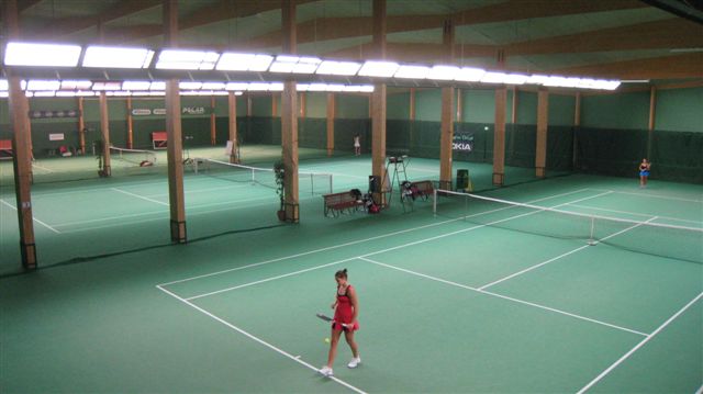 Heinola Vierumäen urheiluopiston tennishalli. Hilkka Högström 2011