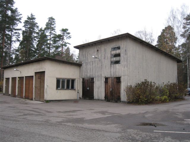 Heinola Vierumäen urheiluopiston autotalli. Hilkka Högström 2011