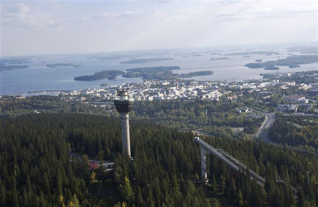 Kuva: Kuopio Puijon alue, keskellä näkötorni. Hannu Vallas 2000-luku